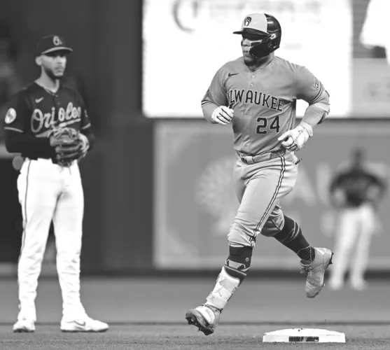 Brewers set club wins record, looking for 100